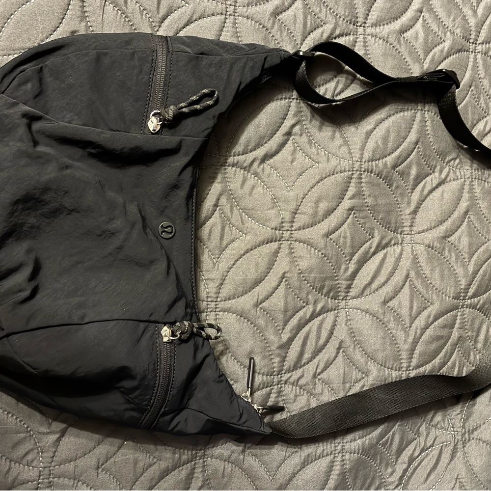 SOLD!! Lululemon 6L Slouchy Sling Bag